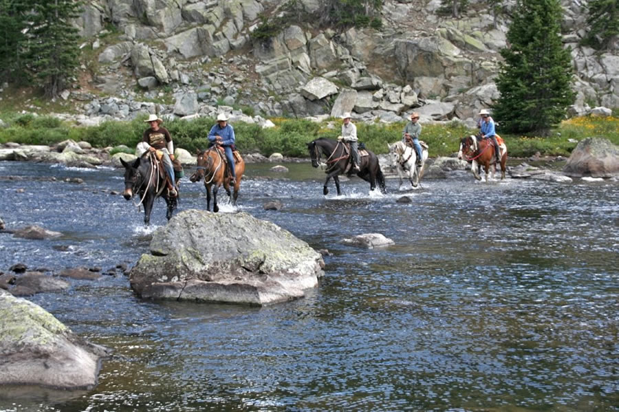 Horse back rides and horseback vacations in the Wind River Mountains of Wyoming